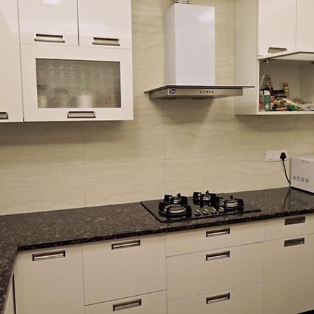 Woodpecker Service Apartments - Green Park New Delhi Buitenkant foto