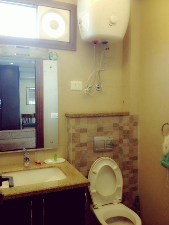 Woodpecker Service Apartments - Green Park New Delhi Buitenkant foto