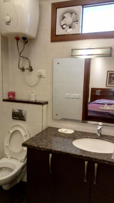 Woodpecker Service Apartments - Green Park New Delhi Buitenkant foto