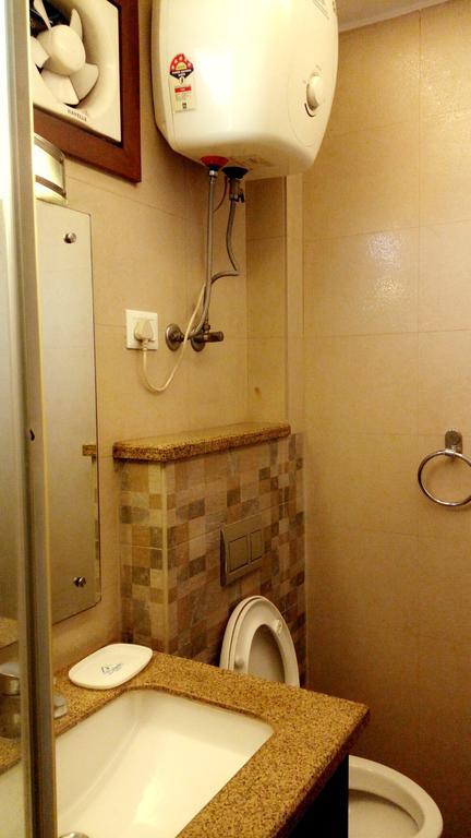 Woodpecker Service Apartments - Green Park New Delhi Buitenkant foto